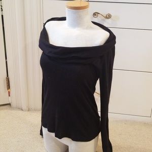 Longsleeve off the shoulder tee